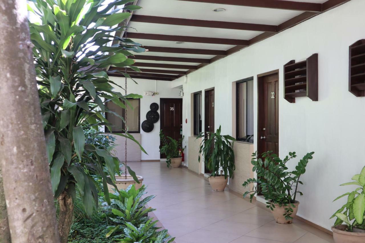 Domicilio Lorenzo Davao City Extérieur photo